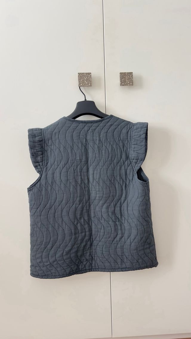 Giubbotto grigio con borchie