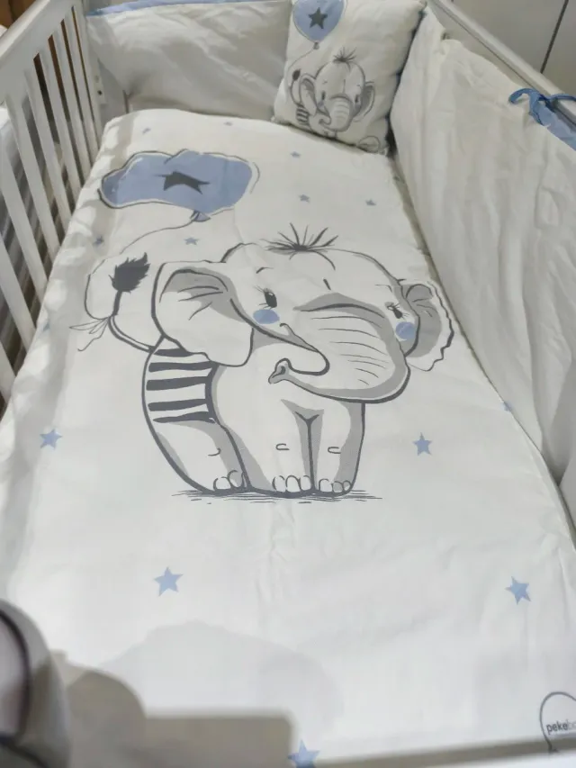 Colcha cuna, chichonera y nórdico elefante