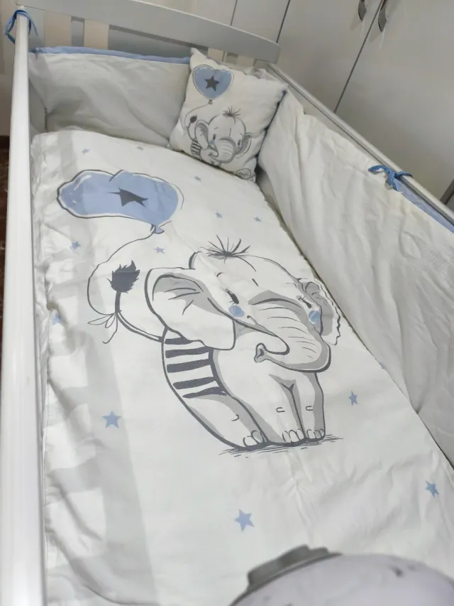 Colcha cuna, chichonera y nórdico elefante