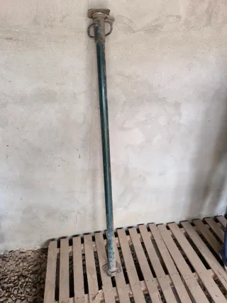 Puntales de obra metálicos