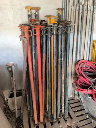 Puntales de obra metálicos