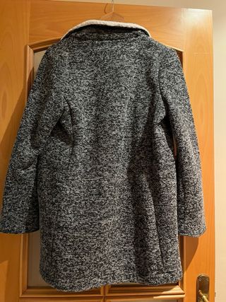 Abrigo de invierno gris y blanco talla 38