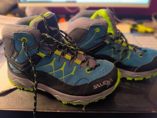 Bota Infantil Salewa Gore-Tex Trekking