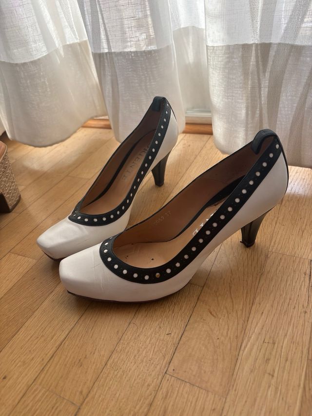 Zapatos de piel tacón blancos y negros talla 38