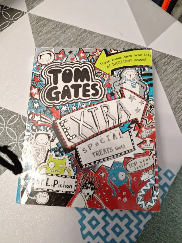 Tom Gates Extra Special Treats (... Not)