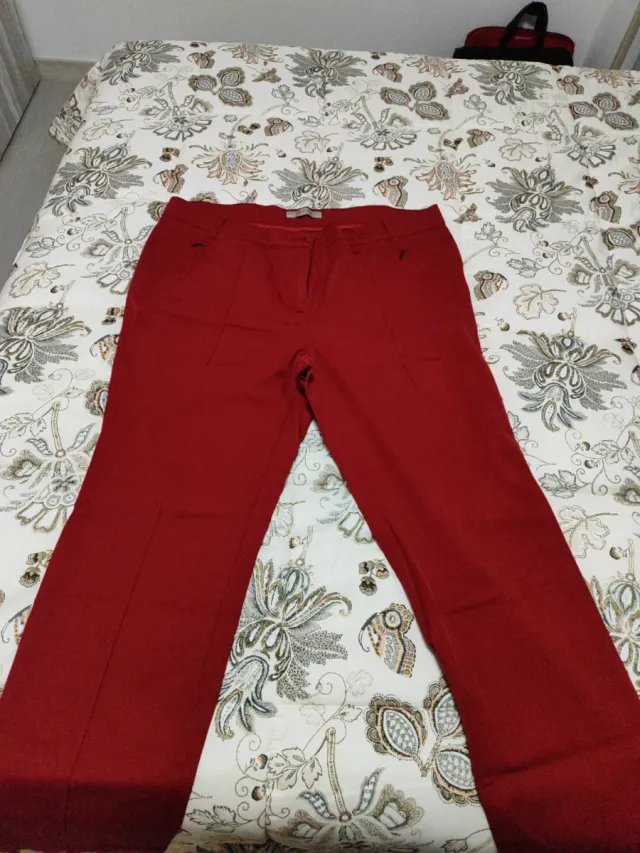 Pantalón de vestir rojo, burdeos