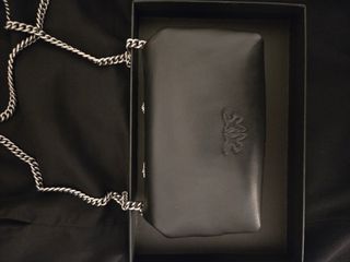 Borsa Pinko nera con dettagli argento