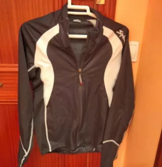 Cortavientos negro y blanco De ciclismo