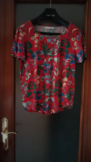 2 Blusas Estampadas Floral muy bonitas y ponible