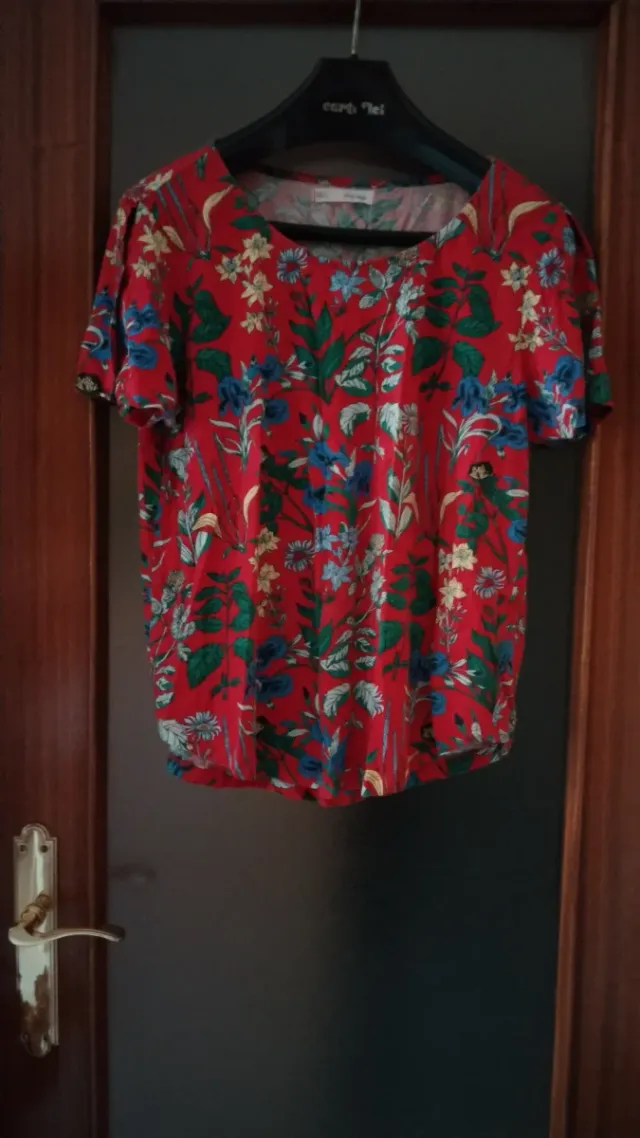 2 Blusas Estampadas Floral muy bonitas y ponible