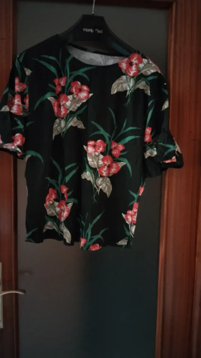2 Blusas Estampadas Floral muy bonitas y ponible