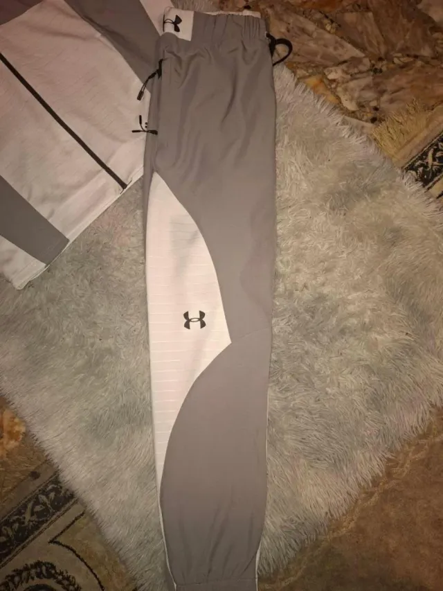 Conjunto Under Armour Gris y Blanco