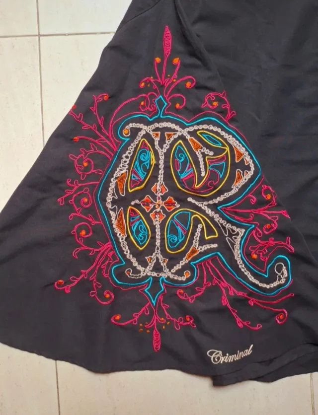 Vestido Criminal Negro con Bordado