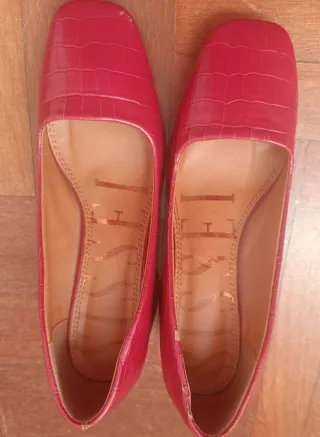 Zapatos rojos tacón ancho punta cuadrada