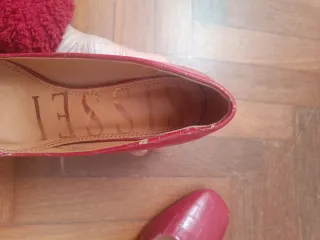 Zapatos rojos tacón ancho punta cuadrada