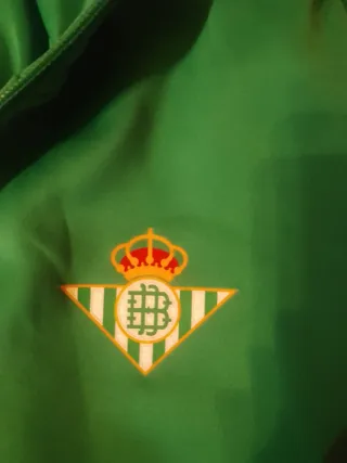 Chaqueta Betis Hummel verde