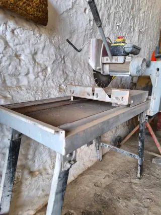 Mesa de corte con agua