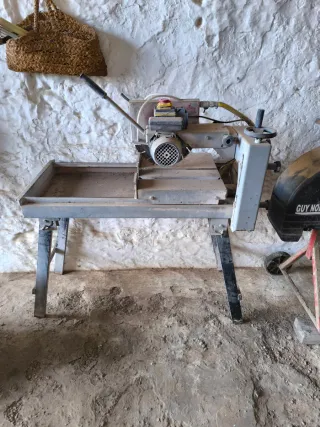 Mesa de corte con agua