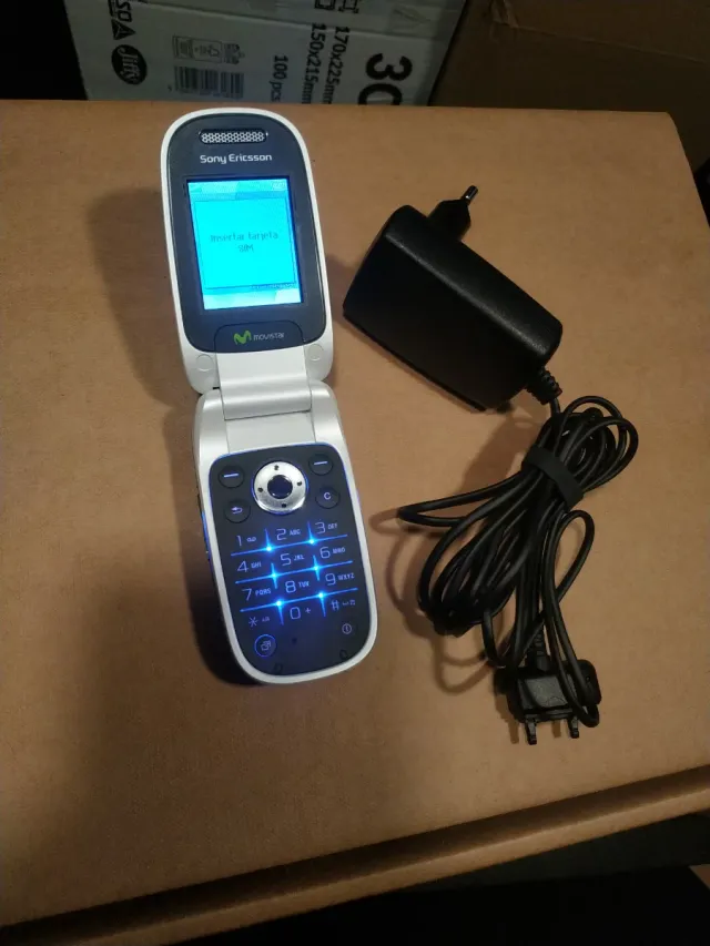 Teléfono Sony Ericsson Z310i negro/gris