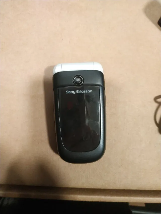 Teléfono Sony Ericsson Z310i negro/gris