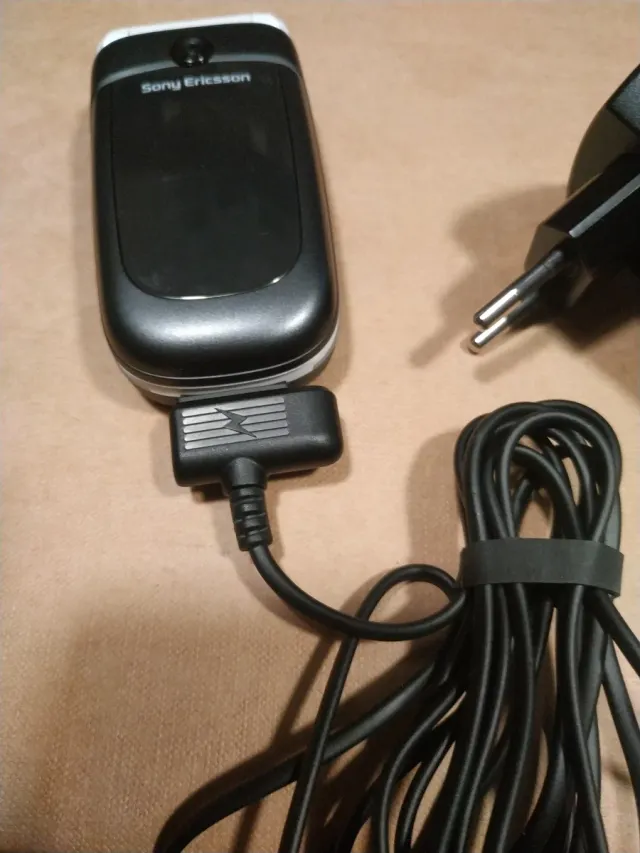 Teléfono Sony Ericsson Z310i negro/gris