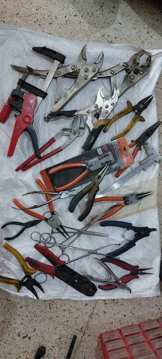 Lote de Pinzas y Alicates Variados