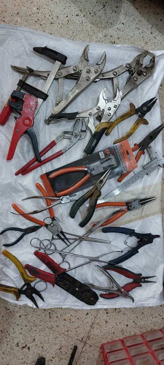 Lote de Pinzas y Alicates Variados