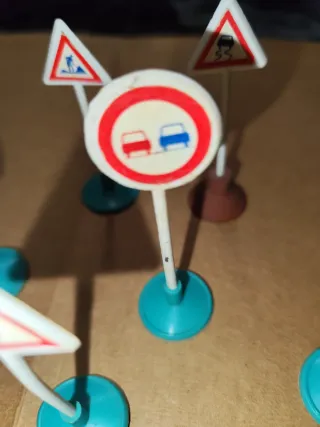 Señales de tráfico de juguete años 70