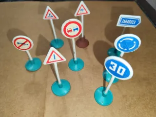Señales de tráfico de juguete años 70