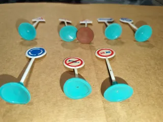 Señales de tráfico de juguete años 70