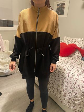 Sudadera con elástico y cremallera