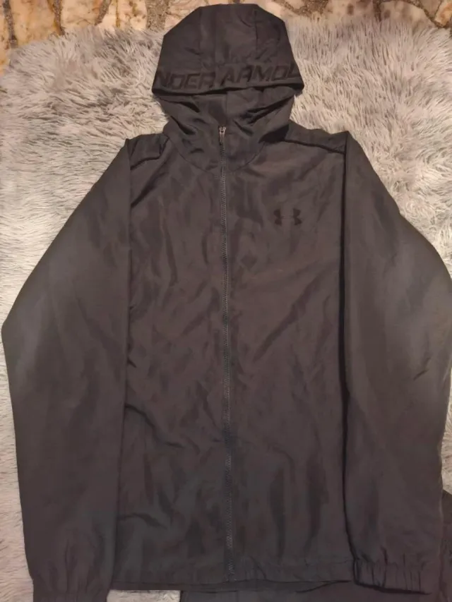 Conjunto Under Armour gris oscuro como nuevo