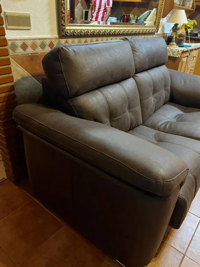 Sofá 2 plazas marrón muy nuevo