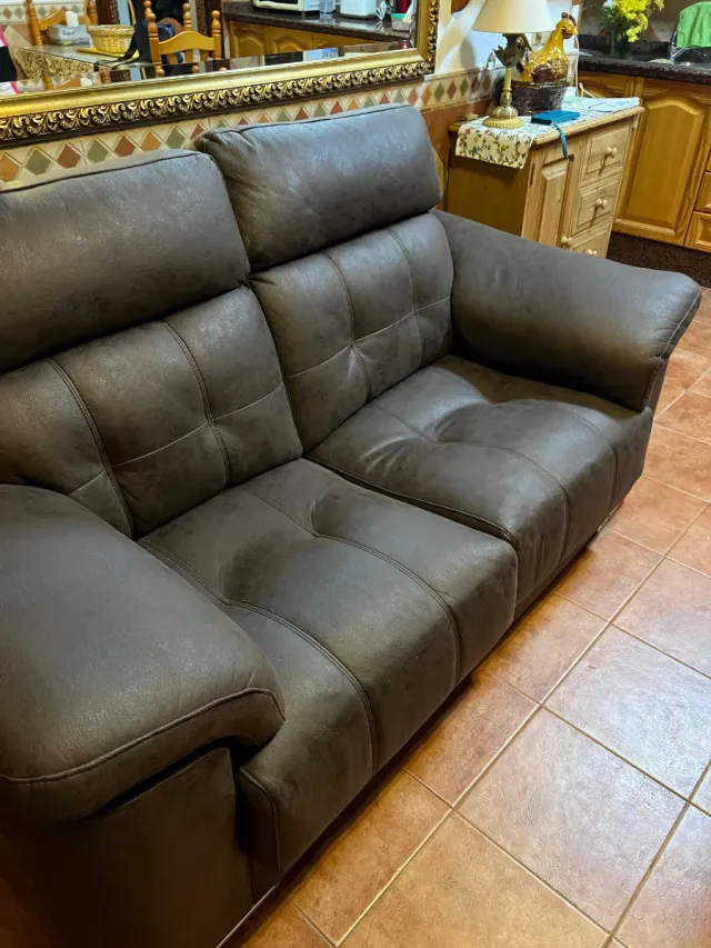 Sofá 2 plazas marrón muy nuevo