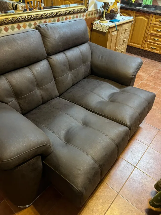 Sofá 2 plazas marrón muy nuevo