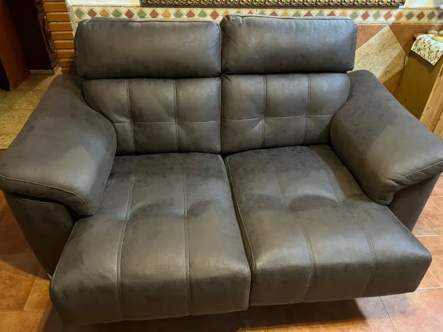 Sofá 2 plazas marrón muy nuevo