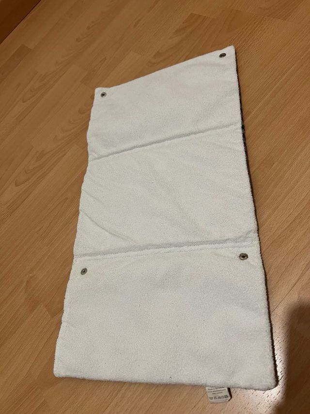 Bolso y cambiador cuadros blanco y negro