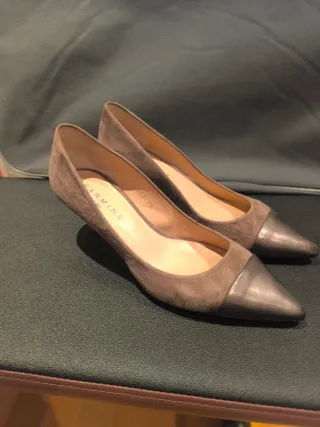 Zapatos de piel color topo talla 38