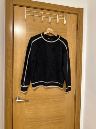 Jersey Oysho negro con detalles