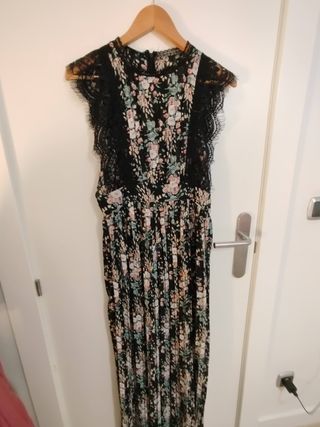 Vestido flores y puntilla negra