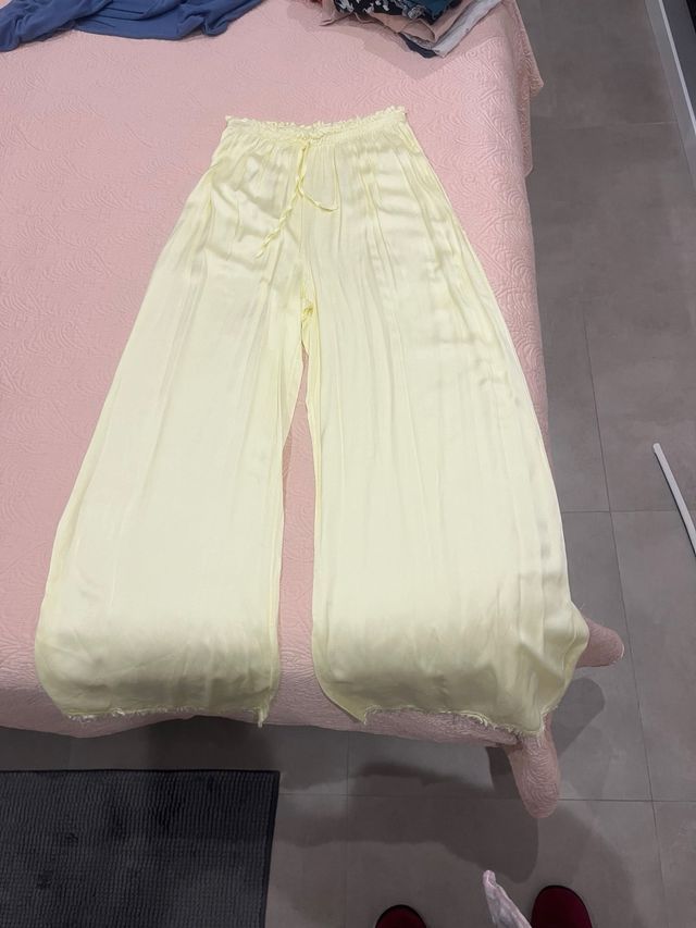 Pantalón amarillo seda holgado Talla M