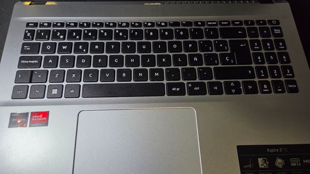 Portátil Acer Aspire 3. Ryzen 5 5500U. 16GB RAM