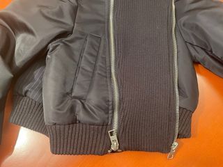 Cazadora bomber cremalleras rayas diplomáticas azu