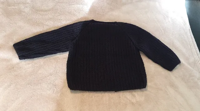 Chaqueta de bebé azul con botones