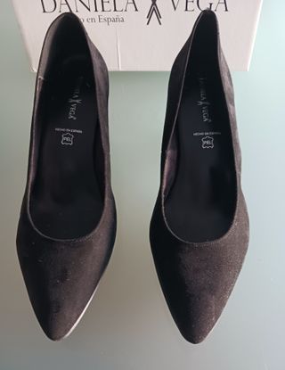 Zapatos tacón ante negro Daniela Vega. Nuevos.