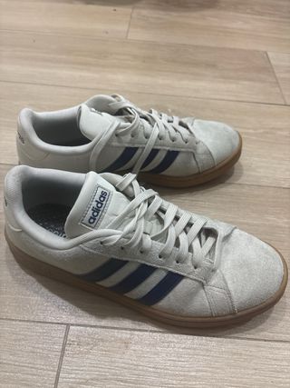 Zapatillas Adidas efecto terciopelo crudo