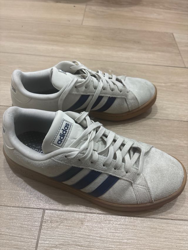 Zapatillas Adidas efecto terciopelo crudo