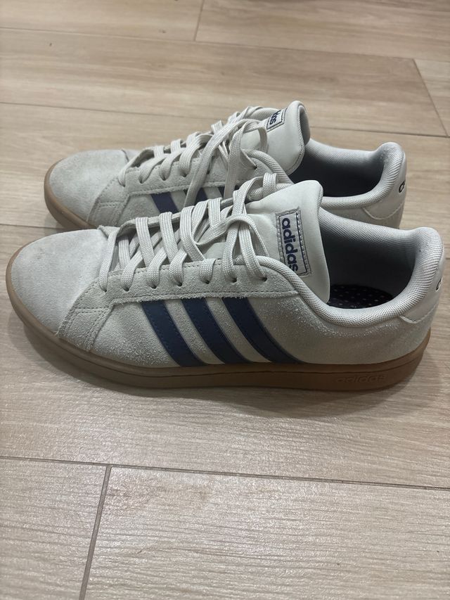 Zapatillas Adidas efecto terciopelo crudo