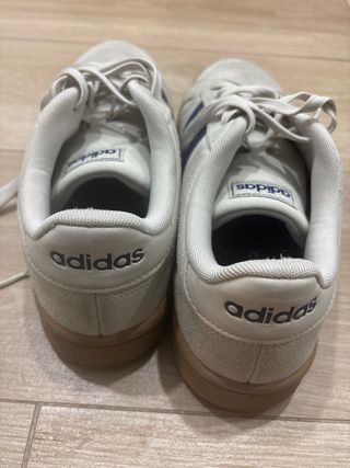 Zapatillas Adidas efecto terciopelo crudo