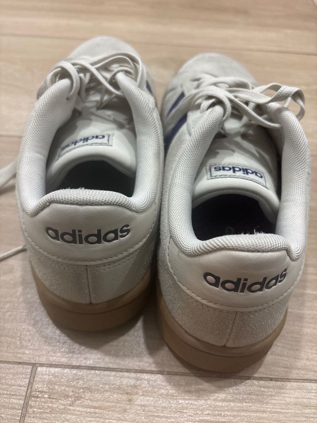 Zapatillas Adidas efecto terciopelo crudo